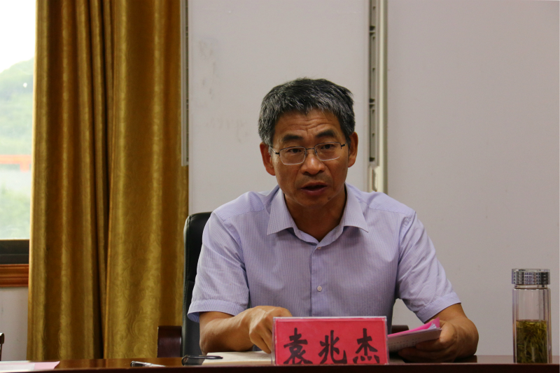 局长袁兆杰在座谈会上讲话（发局）.jpg