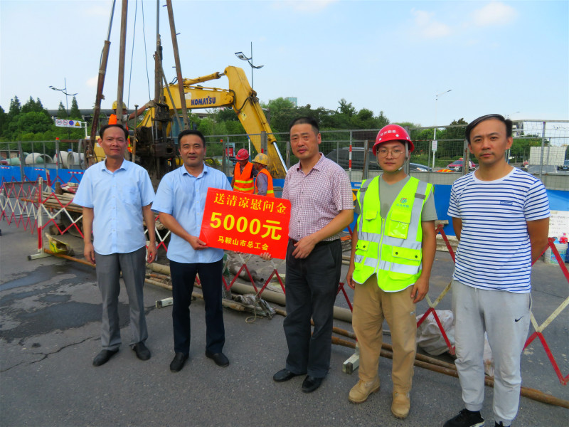 送清凉现场（发局）.jpg